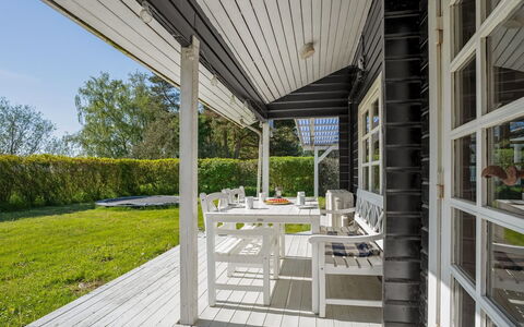 Lamberthus - 600M from the Sea: Træ, Veranda, Hjem, Hus, Tag, Dør, Sommerhus, Dæk, Skygge, Sidespor