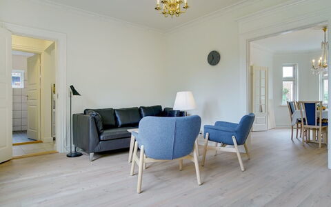 Feikje - 5.5Km from the Sea: Gulvbelægning, Etage, Indretning, Træ, Trægulve, Møbel, Loft, Hjem, Laminat Gulv, Stue