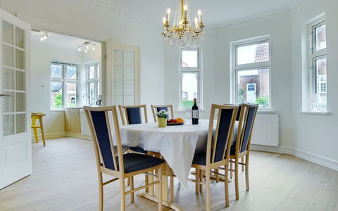 Feikje - 5.5Km from the Sea: Tag, Hjem, Dør, Sommerhus, Skygge, Sidespor, Gård, Estate, Backyard