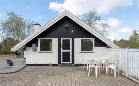 Arnfin - 160M from the Sea: Tag, Hus, Hjem, Sommerhus, Dør, Sidespor, Dæk, Veranda, Planke, Hårdttræ