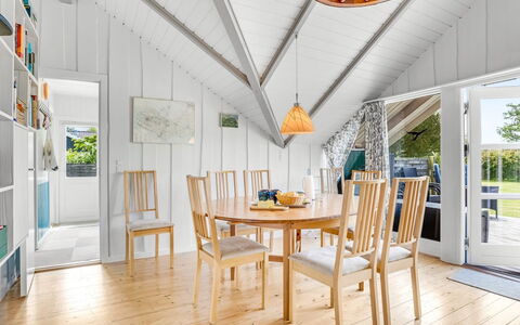 Elijoan - 400M from the Sea: Boligområde, Tag, Forstad, Indkørsel, Estate, Skorsten