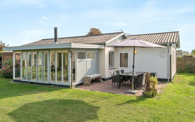 Hattie - 100M from the Sea
