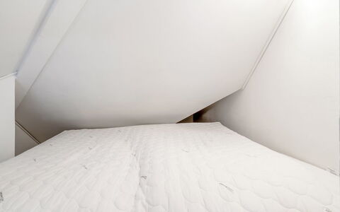 Nikica - 350M from the Sea: Soveværelse, Sengetøj, Etage, Sengetøj, Sengetøj, Seng, Loft, Attic, Bed Frame, Madras