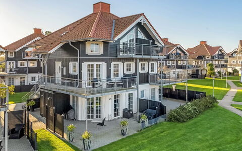 Nikica - 350M from the Sea: Arkitektur, Tag, Hjem, Kompositmateriale, Dagslys, Sidespor, Indkørsel