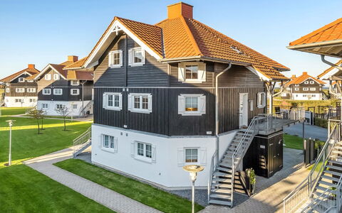 Nikica - 350M from the Sea: Arkitektur, Tag, Hjem, Kompositmateriale, Dagslys, Sidespor, Indkørsel
