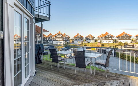 Nikica - 350M from the Sea: Arkitektur, Tag, Hjem, Kompositmateriale, Dagslys, Sidespor, Indkørsel