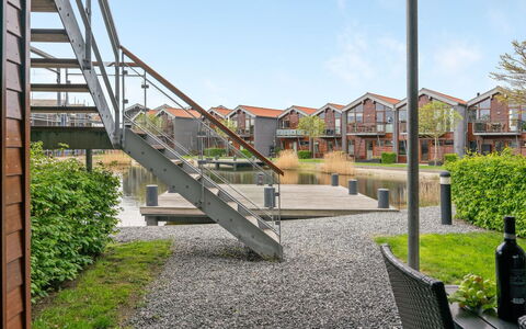 Allyson - 450M from the Sea: Boligområde, Urban Design, Hjem, Sidespor, Indkørsel, Walkway, Altan