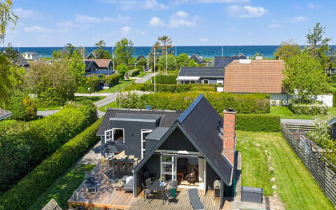 Elbert - 100M from the Sea: Træ, Have, Backyard, Land Lot, Hjem, Tag, Skygge, Dæk, Hårdttræ, Gård