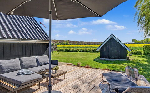 Elbert - 100M from the Sea: Træ, Have, Backyard, Land Lot, Hjem, Tag, Skygge, Dæk, Hårdttræ, Gård