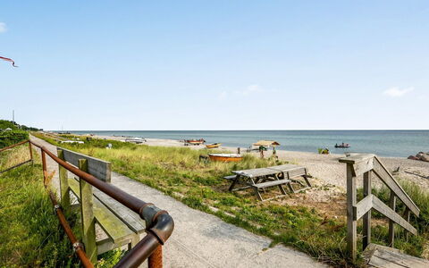 Neea - 40M from the Sea: Tag, Hus, Land Lot, Hjem, Sommerhus, Estate, Garden Bygninger, Skygge, Bjælkehytte, Landscaping