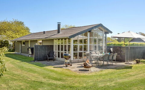 Aleksa - 400M from the Sea: Blå, Busk, Sommerhus, Bunddække, Have, Estate, Skygge, Landscaping, Stuehus, Eco Hotel