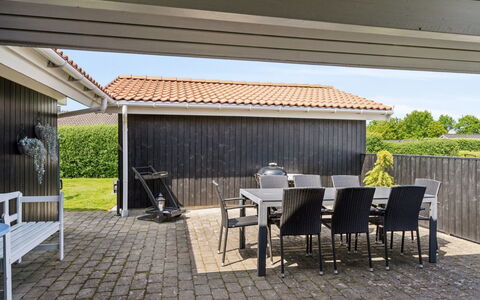 Dyrken - 200M from the Sea: Hjem, Dør, Veranda, Skygge, Sidespor, Udendørs Møbler, Sommerhus, Gårdhave, Udendørs Struktur, Gård