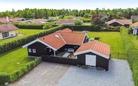Dyrken - 200M from the Sea: Hus, Boligområde, Tag, Hjem, Sommerhus, Estate, Forstad, Indkørsel