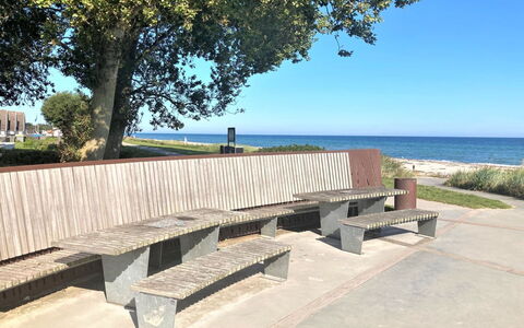Ulv - 25M from the Sea: Boligområde, Tag, Forstad, Indkørsel, Estate, Skorsten