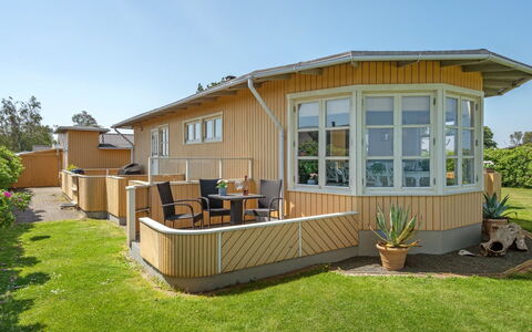 Hwitserk - 5M from the Sea: Boligområde, Tag, Forstad, Indkørsel, Estate, Skorsten