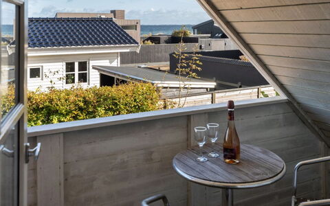 Ethly - 50M from the Sea: Tag, Hus, Land Lot, Hjem, Sommerhus, Estate, Garden Bygninger, Skygge, Bjælkehytte, Landscaping