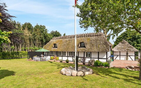 Maileen - 2.1Km to the Fjord: Hjem, Tag, Hus, Sommerhus, Estate, Dør, Veranda, Sidespor, Stuehus, Skygge