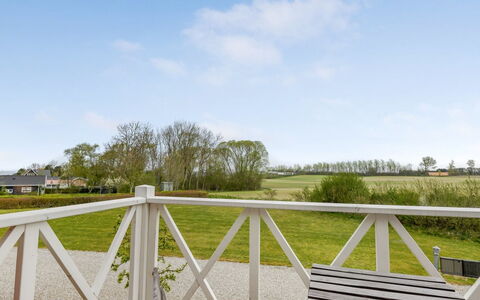 Bleike - 250M from the Sea: Blå, Busk, Sommerhus, Bunddække, Have, Estate, Skygge, Landscaping, Stuehus, Eco Hotel