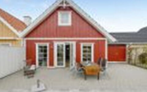 Bleike - 250M from the Sea: Blå, Busk, Sommerhus, Bunddække, Have, Estate, Skygge, Landscaping, Stuehus, Eco Hotel