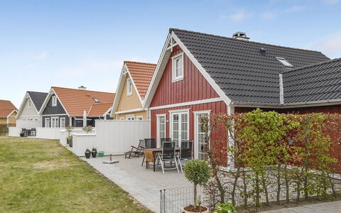 Bleike - 250M from the Sea: Blå, Busk, Sommerhus, Bunddække, Have, Estate, Skygge, Landscaping, Stuehus, Eco Hotel