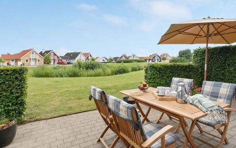 Eike - 250M from the Sea: Plantesamfund, Sollys, Urteagtig Plante, Have, Plantation, Landbrug, Farm