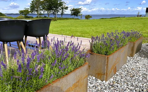 Anny - 100M from the Sea: Hjem, Tag, Hus, Sommerhus, Estate, Dør, Veranda, Sidespor, Stuehus, Skygge