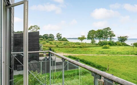 Anny - 100M from the Sea: Græs, Hus, Tag, Hjem, Sommerhus, Busk, Land Lot, Landdistrikt, Stuehus, Bunddække