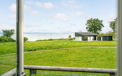 Anny - 100M from the Sea: Græs, Hus, Tag, Hjem, Sommerhus, Busk, Land Lot, Landdistrikt, Stuehus, Bunddække
