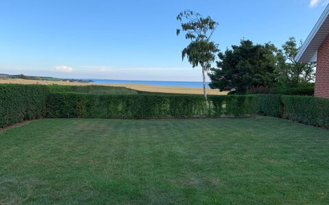 Ringulf - 350M from the Sea: Blå, Busk, Sommerhus, Bunddække, Have, Estate, Skygge, Landscaping, Stuehus, Eco Hotel
