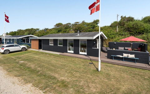 Akseline - 20M from the Sea: Blå, Busk, Sommerhus, Bunddække, Have, Estate, Skygge, Landscaping, Stuehus, Eco Hotel