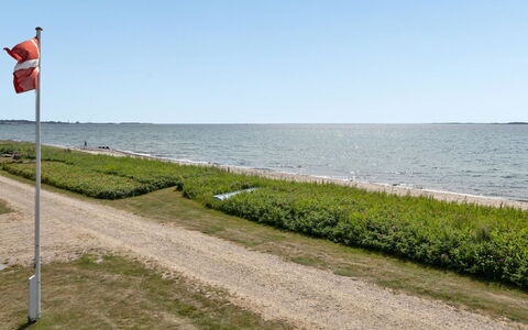 Akseline - 20M from the Sea: Blå, Busk, Sommerhus, Bunddække, Have, Estate, Skygge, Landscaping, Stuehus, Eco Hotel