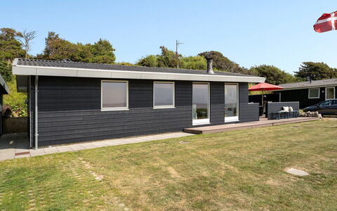 Akseline - 20M from the Sea: Blå, Busk, Sommerhus, Bunddække, Have, Estate, Skygge, Landscaping, Stuehus, Eco Hotel