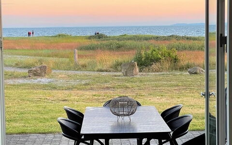 Lucjan - 50M from the Sea: Blå, Busk, Sommerhus, Bunddække, Have, Estate, Skygge, Landscaping, Stuehus, Eco Hotel