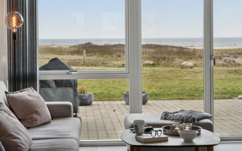Lucjan - 50M from the Sea: Blå, Busk, Sommerhus, Bunddække, Have, Estate, Skygge, Landscaping, Stuehus, Eco Hotel