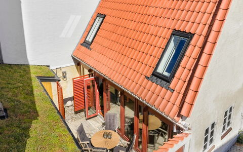 Gaby - 250M from the Sea: Træ, Tag, Arkitektur, Hjem, Hus, Sommerhus, Sidespor, Hårdttræ, Hældning, Estate