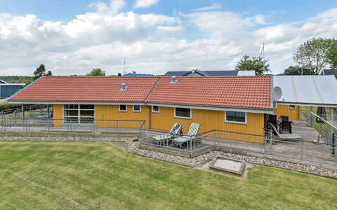 Hjalmar - 400M from the Sea: Hus, Sommerhus, Tag, Garden Bygninger, Skygge, Skur, Backyard, Udendørs Møbler, Gård, Lawn