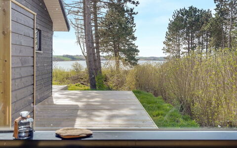 Haley - 150M from the Sea: Træ, Tag, Arkitektur, Hjem, Hus, Sommerhus, Sidespor, Hårdttræ, Hældning, Estate