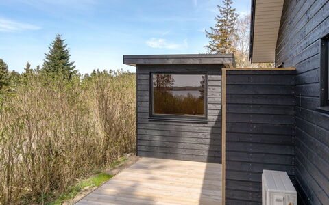 Haley - 150M from the Sea: Træ, Tag, Arkitektur, Hjem, Hus, Sommerhus, Sidespor, Hårdttræ, Hældning, Estate