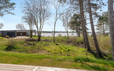 Haley - 150M from the Sea: Træ, Tag, Arkitektur, Hjem, Hus, Sommerhus, Sidespor, Hårdttræ, Hældning, Estate