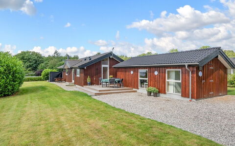 Rathi - 250M from the Sea: Hus, Hjem, Tag, Sommerhus, Estate, Stuehus, Lawn, Sidespor, Garden Bygninger, Gård