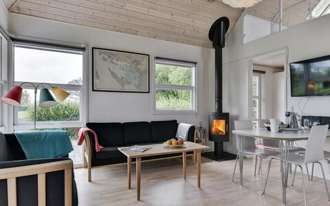 Wrage - 500M from the Sea: Møbel, Træ, Gulvbelægning, Indretning, Trægulve, Etage, Stue, Hjem, Værelse, Loft