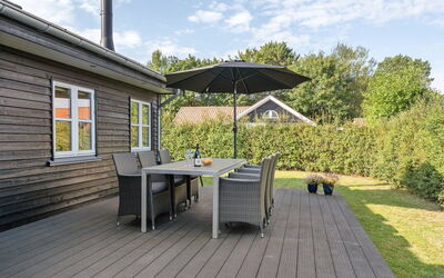 Kamilla - 200M from the Sea