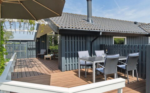 Kulben - 450M from the Sea: Træ, Tag, Hjem, Dæk, Skygge, Kompositmateriale, Veranda, Udendørs Møbler, Sommerhus, Sidespor