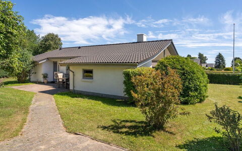 Ilppo - 200M from the Sea: Hjem, Tag, Hus, Sommerhus, Estate, Dør, Veranda, Sidespor, Stuehus, Skygge