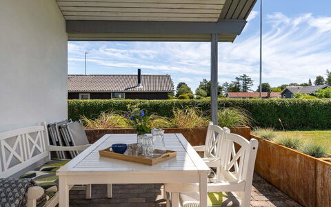 Ilppo - 200M from the Sea: Svømmepøl, Udendørs Møbler, Møbel, Udvej, Flise, Eco Hotel, Skygge, Stol, Fritid, Estate