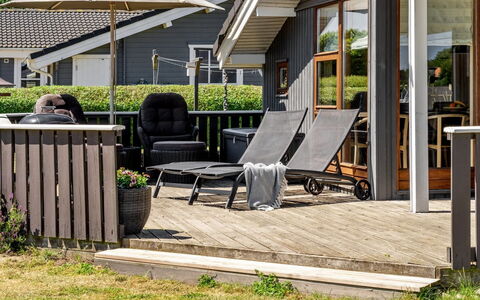 Ela - 500M from the Sea: Græs, Busk, Hus, Have, Hjem, Sommerhus, Land Lot, Lawn, Bunddække