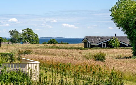 Ela - 500M from the Sea: Græs, Busk, Hus, Have, Hjem, Sommerhus, Land Lot, Lawn, Bunddække