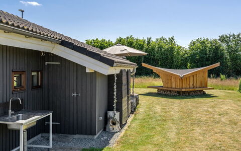 Ela - 500M from the Sea: Græs, Busk, Hus, Have, Hjem, Sommerhus, Land Lot, Lawn, Bunddække