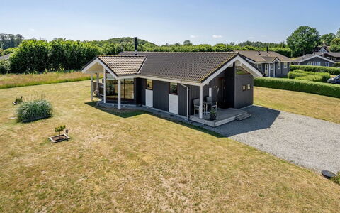 Ela - 500M from the Sea: Græs, Busk, Hus, Have, Hjem, Sommerhus, Land Lot, Lawn, Bunddække