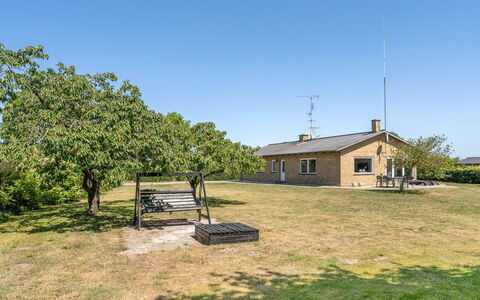 Ilda - 250M from the Sea: Tag, Hus, Hjem, Sommerhus, Sidespor, Estate, Indkørsel, Garden Bygninger, Gård, Skur